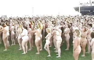 肛交与丰满的玻璃迪克布鲁内特