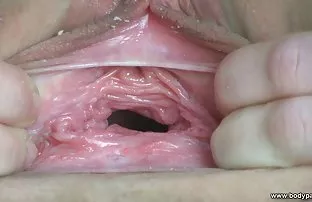 爱抚女朋友女朋友用橡胶鸡巴搞砸了她