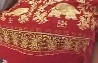 金发和黑发充分准备三人组的肛交。