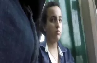 成熟的色情妈妈在丝袜上有两个孔阴茎