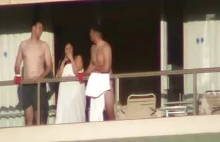 俄罗斯学生的色情派对在桑拿浴室进行团体性交，第2部分