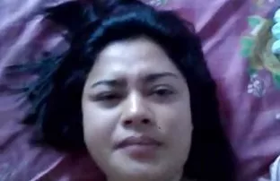 浪漫的醉酒香槟和毛茸茸的女孩性交