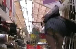 伍德曼同志在酒店房间里推出了一位性感的黑发女郎